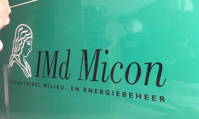 Oud IMD logo op een bord bij het laboratorium.