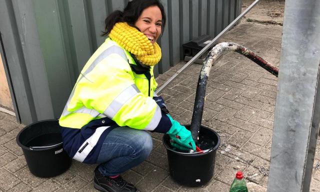 IMD Medewerker Hadassa aan het werk.